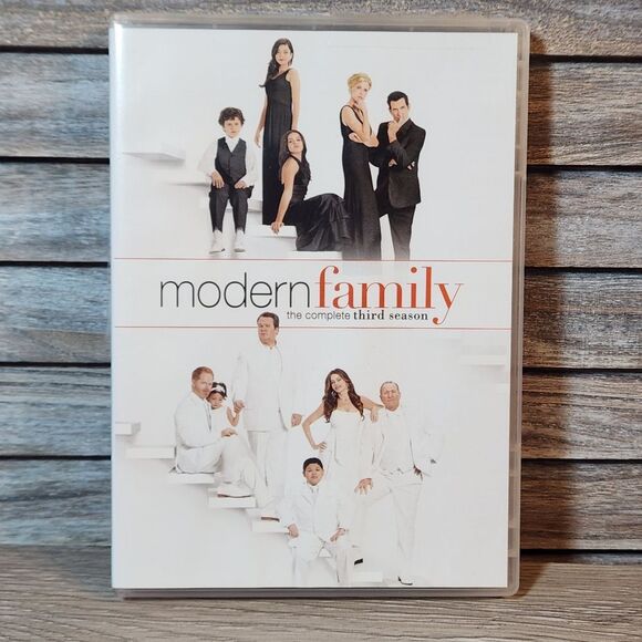🦋 Modern Family season 3 dvd Complete Season Three TV series - Picture 1 of 2